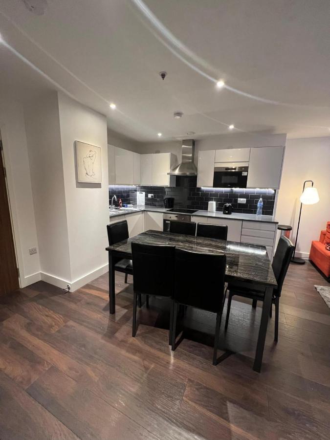 Spacious Sleep 7 Flat 20 Mins Central London Bp65 Dış mekan fotoğraf