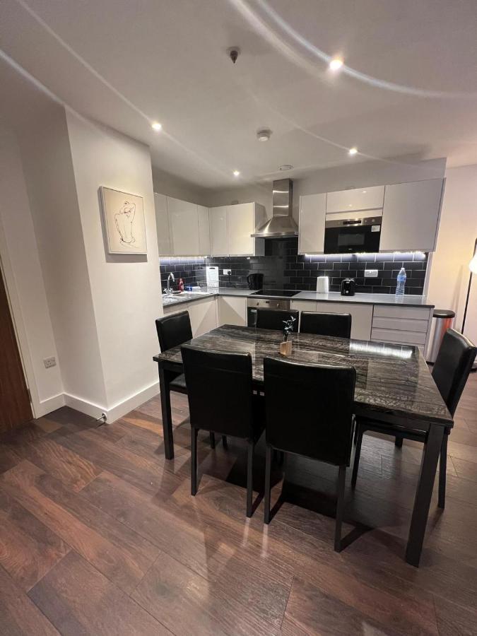 Spacious Sleep 7 Flat 20 Mins Central London Bp65 Dış mekan fotoğraf