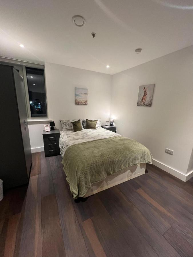 Spacious Sleep 7 Flat 20 Mins Central London Bp65 Dış mekan fotoğraf