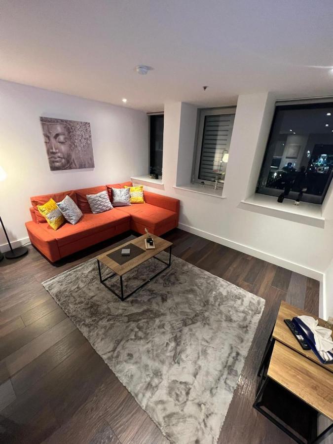 Spacious Sleep 7 Flat 20 Mins Central London Bp65 Dış mekan fotoğraf