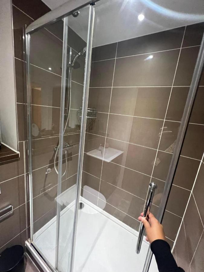 Spacious Sleep 7 Flat 20 Mins Central London Bp65 Dış mekan fotoğraf